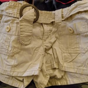 True Freedom size 11 Juniors belted khaki shorts